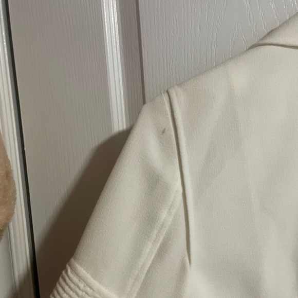 Wilfred Moto Fabric Jacket in size 00. Colour is a creamy white. - Picture 5 of 6